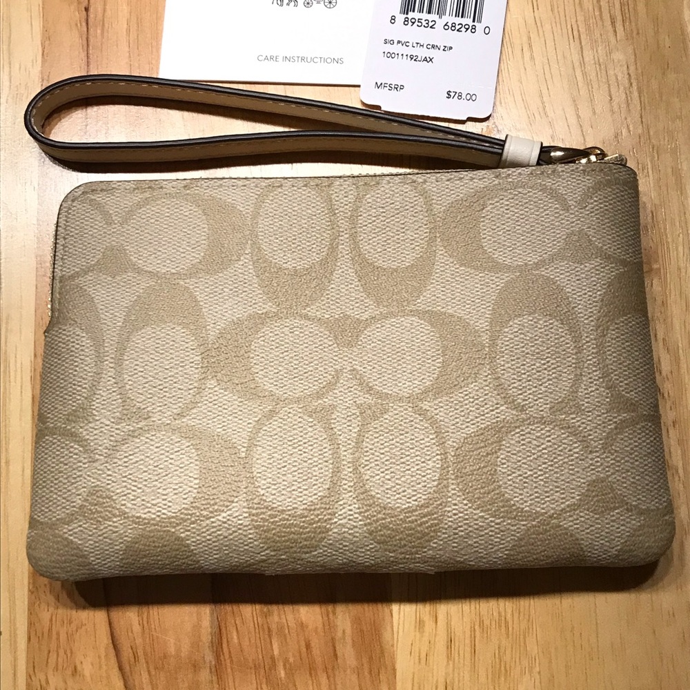 ✨NWT✨ Coach Khakis/ Tan Wristlet - Picture 6 of 6